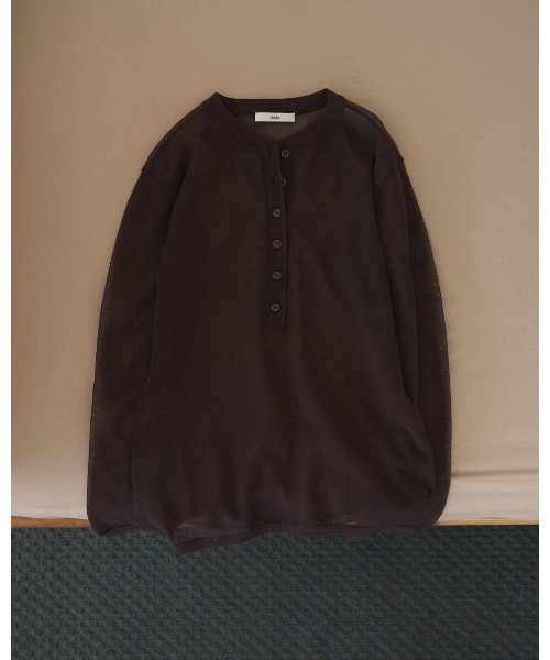 anuke(アンヌーク)の「anuke Sheer Henley Knit(ニット/セーター・レディース・ダークブラウン/オフホワイト・FREE)」の2枚目の写真