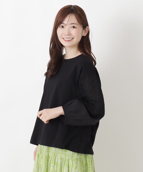 one'sterrace(ワンズテラス)の「異素材刺繍切替プルオーバー(Tシャツ/カットソー・レディース・ブラック系8/ブルー系その他7/ホワイト系9・02)」の2枚目の写真