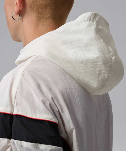 JORDAN BRAND(ジョーダンブランド)の「ジョーダン メンズ ライトウェイト ドラフト ジャケット / Jordan Men's Lightweight Draft Jacket IB7255-100 Sail(ナイロンジャケット・メンズ・クリーム・S/L/2XL/XL/M/XS)」の5枚目の写真