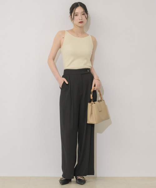 NEUNA(ヌナ)の「【夏から秋へ、季節をつなぐ一着。】ボートネックニットキャミ(キャミソール・レディース・ブラック/レッド/アイボリー・FREE)」の19枚目の写真