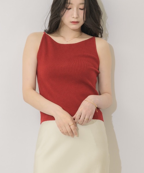 NEUNA(ヌナ)の「【夏から秋へ、季節をつなぐ一着。】ボートネックニットキャミ(キャミソール・レディース・ブラック/レッド/アイボリー・FREE)」の7枚目の写真
