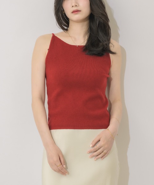 NEUNA(ヌナ)の「【夏から秋へ、季節をつなぐ一着。】ボートネックニットキャミ(キャミソール・レディース・ブラック/レッド/アイボリー・FREE)」の8枚目の写真