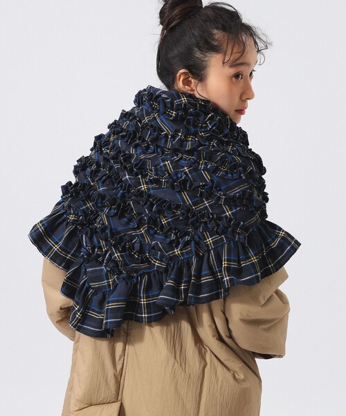 BEAMS BOY(ビームスボーイ)の「ネル フリル ストール(マフラー・レディース・ネイビー/ブラック・ONE SIZE)」の4枚目の写真