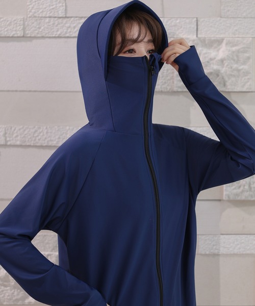 TeddyShop(テディショップ)の「【UVカット率99.9%以上/UPF50+/フード&フェイスガード搭載】長袖サムホール付きジップアップラッシュガードトップス レディース水着(ラッシュガード・レディース・ネイビー/ホワイト/ブラック・S/M/L)」の3枚目の写真