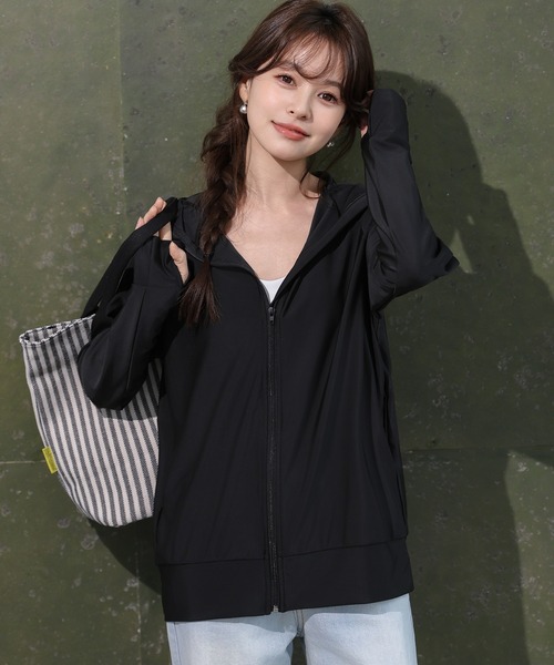 TeddyShop(テディショップ)の「【UVカット率99.9%以上/UPF50+/フード&フェイスガード搭載】長袖サムホール付きジップアップラッシュガードトップス レディース水着(ラッシュガード・レディース・ネイビー/ホワイト/ブラック・S/M/L)」の21枚目の写真