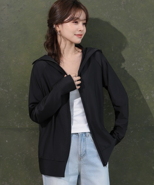 TeddyShop(テディショップ)の「【UVカット率99.9%以上/UPF50+/フード&フェイスガード搭載】長袖サムホール付きジップアップラッシュガードトップス レディース水着(ラッシュガード・レディース・ネイビー/ホワイト/ブラック・S/M/L)」の22枚目の写真