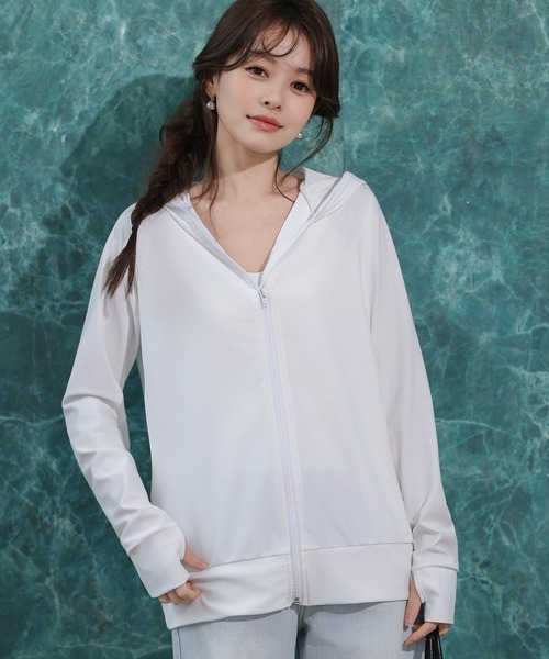 TeddyShop(テディショップ)の「【UVカット率99.9%以上/UPF50+/フード&フェイスガード搭載】長袖サムホール付きジップアップラッシュガードトップス レディース水着(ラッシュガード・レディース・ネイビー/ホワイト/ブラック・S/M/L)」の10枚目の写真