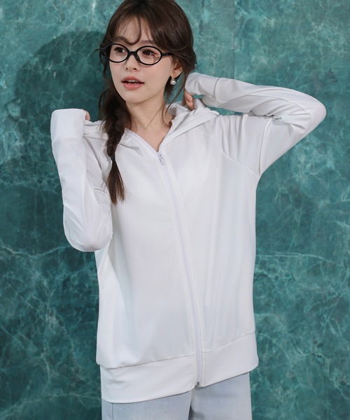TeddyShop(テディショップ)の「【UVカット率99.9%以上/UPF50+/フード&フェイスガード搭載】長袖サムホール付きジップアップラッシュガードトップス レディース水着(ラッシュガード・レディース・ネイビー/ホワイト/ブラック・S/M/L)」の11枚目の写真