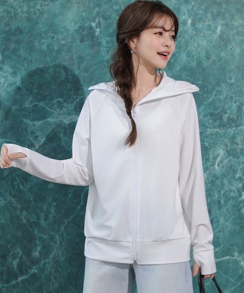 TeddyShop(テディショップ)の「【UVカット率99.9%以上/UPF50+/フード&フェイスガード搭載】長袖サムホール付きジップアップラッシュガードトップス レディース水着(ラッシュガード・レディース・ネイビー/ホワイト/ブラック・S/M/L)」の12枚目の写真