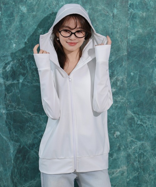 TeddyShop(テディショップ)の「【UVカット率99.9%以上/UPF50+/フード&フェイスガード搭載】長袖サムホール付きジップアップラッシュガードトップス レディース水着(ラッシュガード・レディース・ネイビー/ホワイト/ブラック・S/M/L)」の13枚目の写真