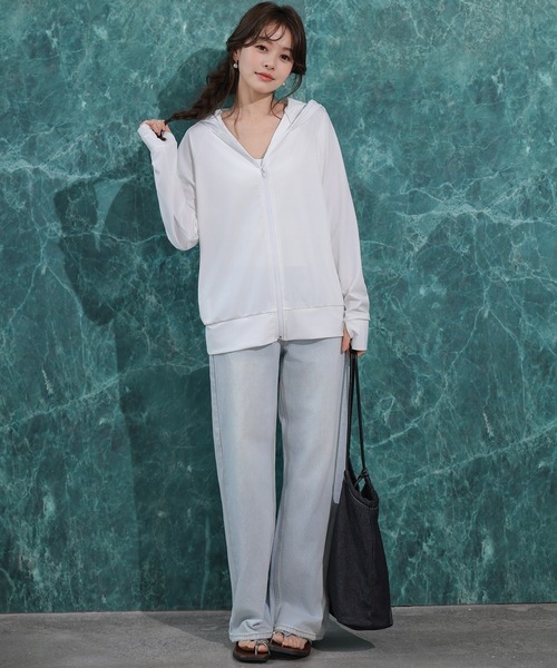 TeddyShop(テディショップ)の「【UVカット率99.9%以上/UPF50+/フード&フェイスガード搭載】長袖サムホール付きジップアップラッシュガードトップス レディース水着(ラッシュガード・レディース・ネイビー/ホワイト/ブラック・S/M/L)」の16枚目の写真