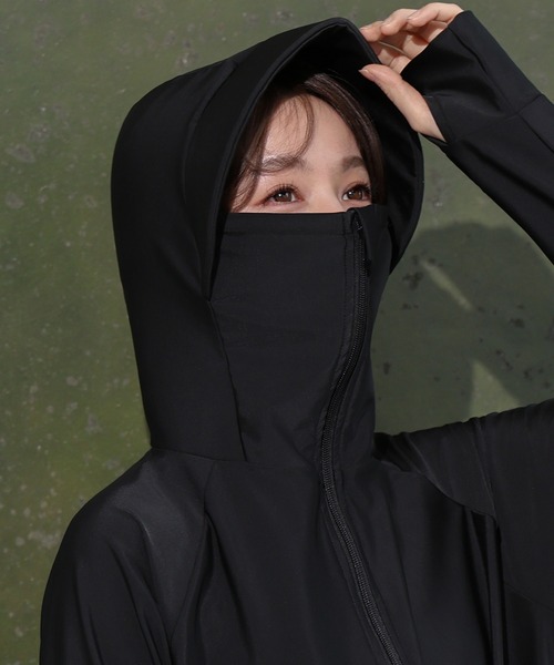TeddyShop(テディショップ)の「【UVカット率99.9%以上/UPF50+/フード&フェイスガード搭載】長袖サムホール付きジップアップラッシュガードトップス レディース水着(ラッシュガード・レディース・ネイビー/ホワイト/ブラック・S/M/L)」の4枚目の写真
