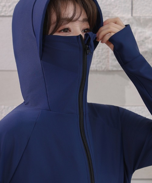 TeddyShop(テディショップ)の「【UVカット率99.9%以上/UPF50+/フード&フェイスガード搭載】長袖サムホール付きジップアップラッシュガードトップス レディース水着(ラッシュガード・レディース・ネイビー/ホワイト/ブラック・S/M/L)」の5枚目の写真