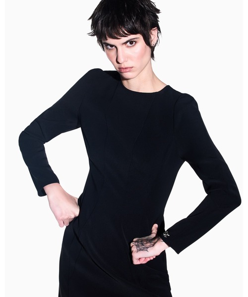 ARMANI EXCHANGE（アルマーニエクスチェンジ）の「【A|X アルマーニ エクスチェンジ】＜オンライン限定＞axロゴ フィット＆フレア ミディワンピース（ワンピース・レディース・ブラック・0/6/4/2）」の5枚目の写真