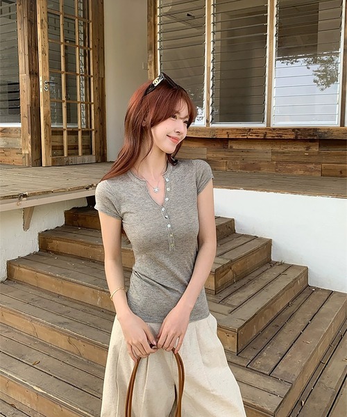 LAFFMO(ラフモ)の「ヘンリーVネックショートスリーブニット(Tシャツ/カットソー・レディース・ライトグレー/ブラック/モカ/ホワイト・F)」の14枚目の写真