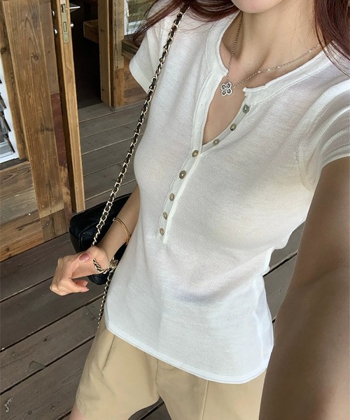 LAFFMO(ラフモ)の「ヘンリーVネックショートスリーブニット(Tシャツ/カットソー・レディース・ライトグレー/ブラック/モカ/ホワイト・F)」の5枚目の写真