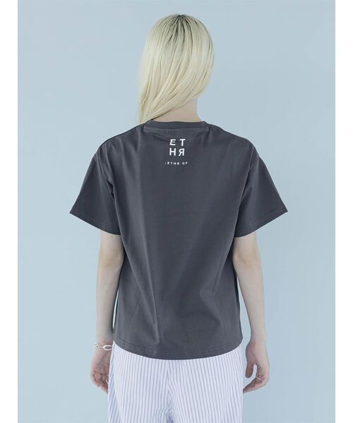 :ETHROF（イーサオブ）の「TIME LOGO PRINT T-SHIRT（Tシャツ/カットソー・レディース・グレー系/ホワイト・FREE）」の18枚目の写真