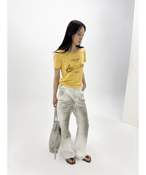 DEFGARMENTS(デフグラメンツ)の「WASHED BUCKLE FLARE DENIM (WHITE)(デニムパンツ・レディース・その他・SMALL/MEDIUM/LARGE)」の4枚目の写真