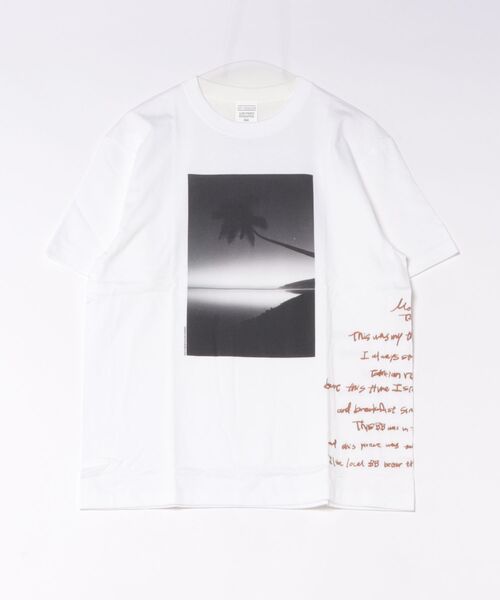 Revo.(レボ)の「【OFF SESSION / オフセッション】Photo Print T-shirts / 芝田満之コラボ サーフ フォトプリント グラフィックTシャツ / 丸胴シームレス仕様(ユニセックス)(Tシャツ/カットソー・メンズ・ホワイト系4/ホワイト系2/ホワイト系3/ホワイト系1/ホワイト系6/ホワイト系5・M/L)」の3枚目の写真