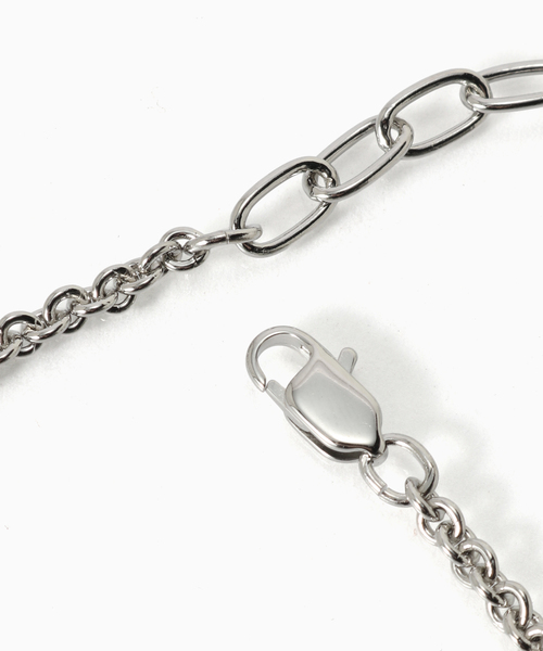 DISCOVERED(ディスカバード)の「DISCOVERED / ディスカバード BONE CROSS NECKLACE(ネックレス・メンズ・シルバー・FREE)」の3枚目の写真