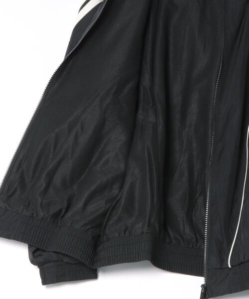 adidas(アディダス)の「adidas/アディダス ウーブンジャケット DG932(ナイロンジャケット・レディース・マルーン/ブラック/オフホワイト・M/L/S)」の19枚目の写真