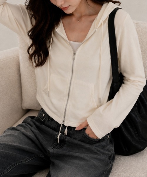 CLOTHY（クロシィ）の「【さらっと羽織れる薄手素材♪】ダブルZIP ショート丈 カットソー パーカー 秋服（パーカー・レディース・アイボリー/グレー/ブラック・FREE）」の10枚目の写真