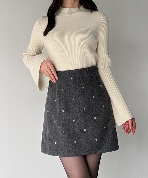 junoah(ジュノア)の「ウールライクビジューミニスカート(スカート・レディース・チャコール/ブラック/ブラウン・LARGE/MEDIUM/SMALL)」の14枚目の写真