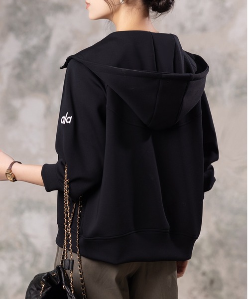 LUCPY(ラクピー)の「オーバーサイズジップパーカー(パーカー・レディース・ブラック・SMALL/X-LARGE/LARGE/MEDIUM)」の3枚目の写真