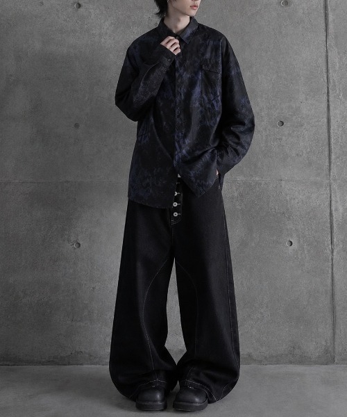 SHIBUYA Zy.(シブヤジー)の「Blue Eclipse オーバーサイズ総柄シャツ(シャツ/ブラウス・メンズ・ブルー/パープル・L/M/XL)」の4枚目の写真