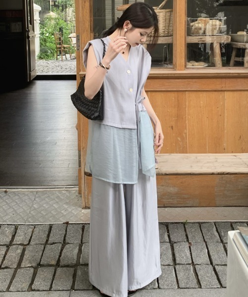 Aelina(エリナ)の「チュール切り替えVネックトップス&ワイドパンツセットアップ(セットアップ・レディース・ブルーグレー/アイボリー/ブラック・FREE)」の3枚目の写真