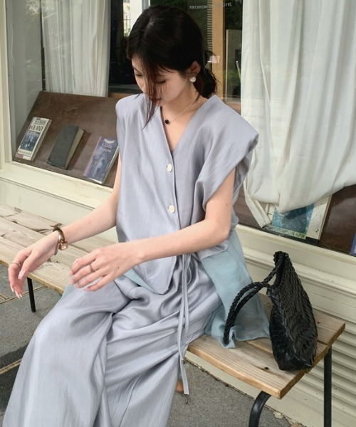 Aelina(エリナ)の「チュール切り替えVネックトップス&ワイドパンツセットアップ(セットアップ・レディース・ブルーグレー/アイボリー/ブラック・FREE)」の16枚目の写真