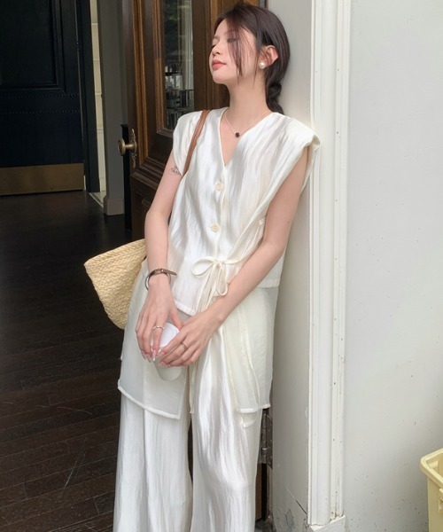 Aelina(エリナ)の「チュール切り替えVネックトップス&ワイドパンツセットアップ(セットアップ・レディース・ブルーグレー/アイボリー/ブラック・FREE)」の21枚目の写真