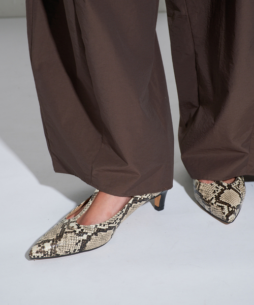 GRISE(グリーズ)の「《WEB+一部店舗限定》GRISE4.5cmポインテッドTストラップミュール(パンプス・レディース・ブラック/ブラウン/ベージュ系その他・SMALL/MEDIUM/LARGE/X-LARGE)」の12枚目の写真