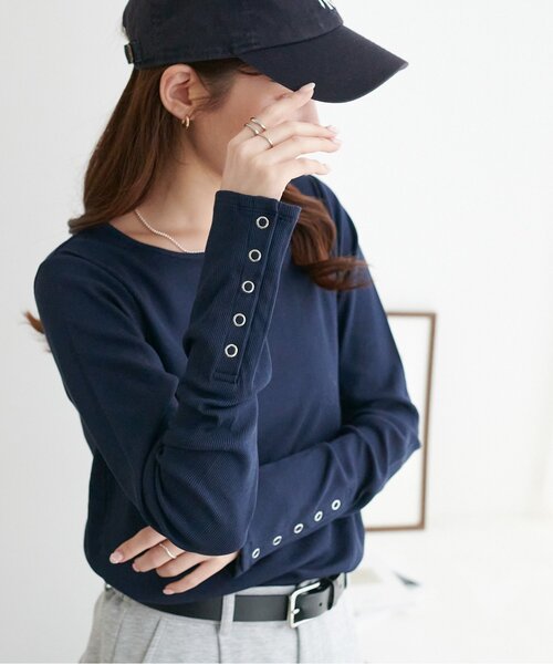DISCOAT(ディスコート)の「リブ袖口ボタンロングスリーブ《WEB限定カラーあり》(Tシャツ/カットソー・レディース・ライトグレー/ブラック/ネイビー/グレー/ブラウン/レッド/モカ/ブルー系その他/アイボリー/グリーン系・FREE)」の8枚目の写真