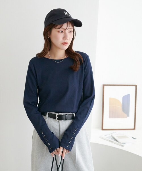 DISCOAT(ディスコート)の「リブ袖口ボタンロングスリーブ《WEB限定カラーあり》(Tシャツ/カットソー・レディース・ライトグレー/ブラック/ネイビー/グレー/ブラウン/レッド/モカ/ブルー系その他/アイボリー/グリーン系・FREE)」の12枚目の写真