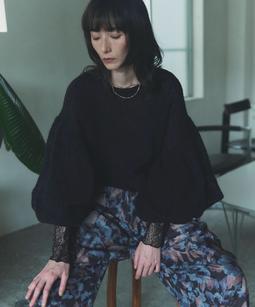flaeu(フラユ)の「Sheer Balloon Sleeve Knit(ニット/セーター・レディース・ピンク/ブラック・FREE)」の1枚目の写真