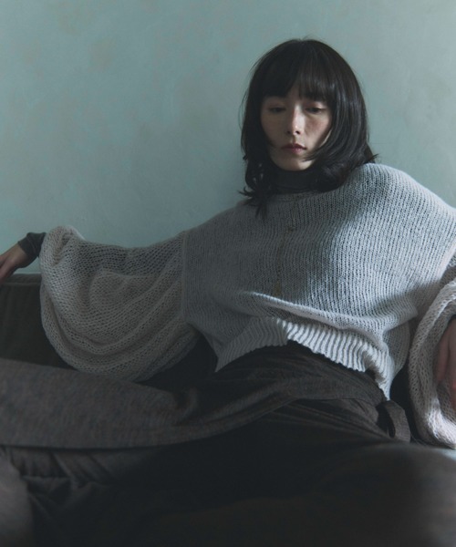 flaeu(フラユ)の「Sheer Balloon Sleeve Knit(ニット/セーター・レディース・ピンク/ブラック・FREE)」の6枚目の写真