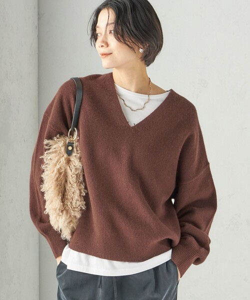 SHIPS(シップス)の「〈手洗い可能〉ウール カシミヤ V ネック プルオーバー(ニット/セーター・レディース・ブラウン/ネイビー/グレー/クリーム・ONE SIZE)」の2枚目の写真