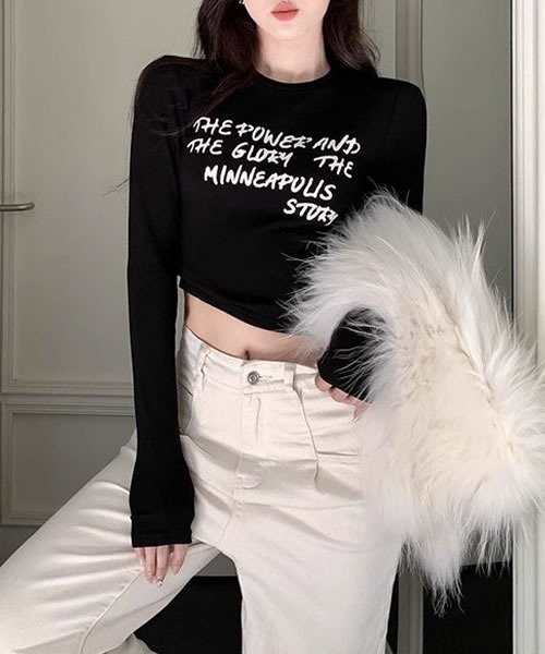 Pittok(ピットク)の「クロップド丈 英文字プリント柄長袖ロングTシャツ(Tシャツ/カットソー・レディース・グレー/ブラック・MEDIUM)」の5枚目の写真