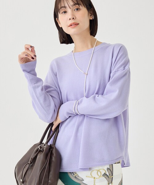 INDIVI(インディヴィ)の「【カシミヤ混/軽量/体型カバー】クルーネックニット(ニット/セーター・レディース・ブラック/チャコールグレー/ブラウン系その他/パープル/イエロー系その他・13/38/15 /05)」の4枚目の写真