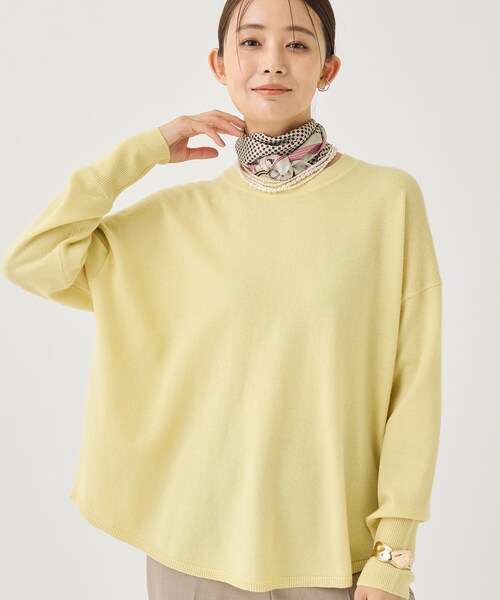 INDIVI(インディヴィ)の「【カシミヤ混/軽量/体型カバー】クルーネックニット(ニット/セーター・レディース・ブラック/チャコールグレー/ブラウン系その他/パープル/イエロー系その他・13/38/15 /05)」の5枚目の写真
