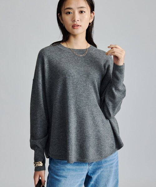 INDIVI(インディヴィ)の「【カシミヤ混/軽量/体型カバー】クルーネックニット(ニット/セーター・レディース・ブラック/チャコールグレー/ブラウン系その他/パープル/イエロー系その他・13/38/15 /05)」の3枚目の写真