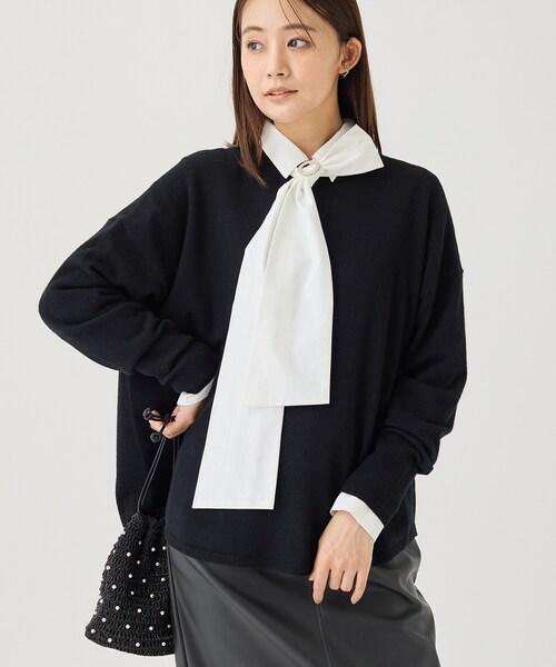 INDIVI(インディヴィ)の「【カシミヤ混/軽量/体型カバー】クルーネックニット(ニット/セーター・レディース・ブラック/チャコールグレー/ブラウン系その他/パープル/イエロー系その他・13/38/15 /05)」の2枚目の写真