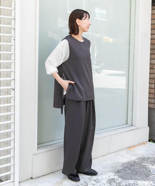 ITEMS URBANRESEARCH(アイテムズ アーバンリサーチ)の「ピンストライプベストパンツセット(セットアップ・レディース・ベージュ/チャコールグレー・FREE)」の6枚目の写真