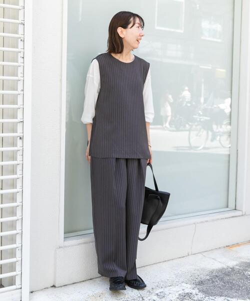 ITEMS URBANRESEARCH(アイテムズ アーバンリサーチ)の「ピンストライプベストパンツセット(セットアップ・レディース・ベージュ/チャコールグレー・FREE)」の7枚目の写真