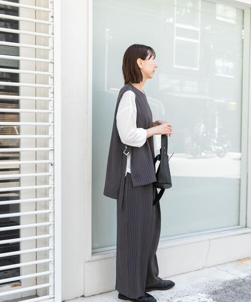 ITEMS URBANRESEARCH(アイテムズ アーバンリサーチ)の「ピンストライプベストパンツセット(セットアップ・レディース・ベージュ/チャコールグレー・FREE)」の9枚目の写真