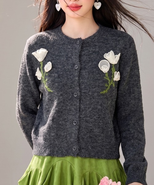 LUCPY(ラクピー)の「立体フラワー刺繍ニットカーディガン(カーディガン/ボレロ・レディース・ダークグレー・FREE)」の5枚目の写真