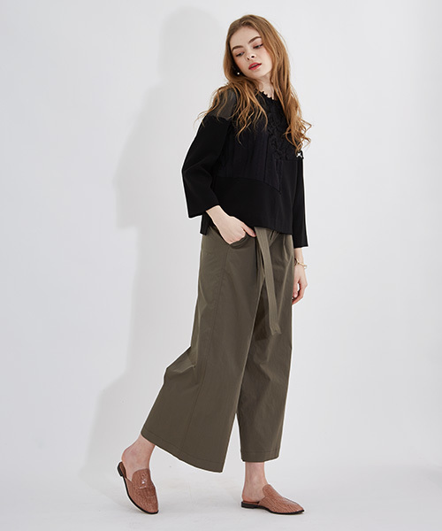 UNITED TOKYO（ユナイテッドトウキョウ）の「チノワイドパンツ（チノパンツ・レディース・カーキ/ベージュ/ネイビー・1）」の13枚目の写真