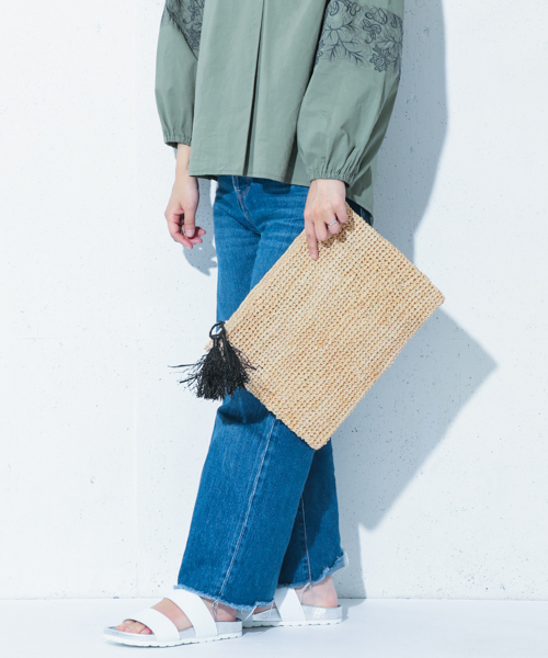 UR SELECT（ユーアールセレクト）の「UR SELECT カラークラッチBAG（クラッチバッグ・レディース・ブルー/ナチュラル/グリーン/イエロー・FREE）」の2枚目の写真