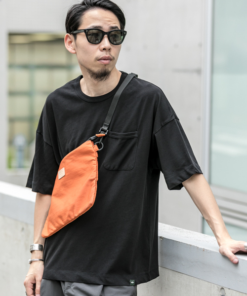 WORK NOT WORK URBAN RESEARCH(ワークノットワークアーバンリサーチ)の「WORK NOT WORK ルーズフィットポケットTee(Tシャツ/カットソー・メンズ・イエロー/ホワイト/ピンク/グリーン/ブルー/ブラック・MEDIUM/SMALL/LARGE)」の3枚目の写真